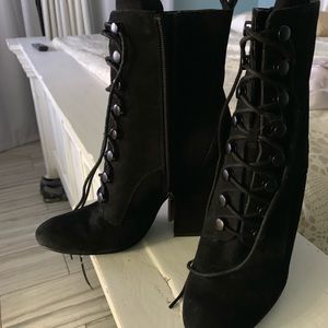 Kendall and Kylie black boots never used
